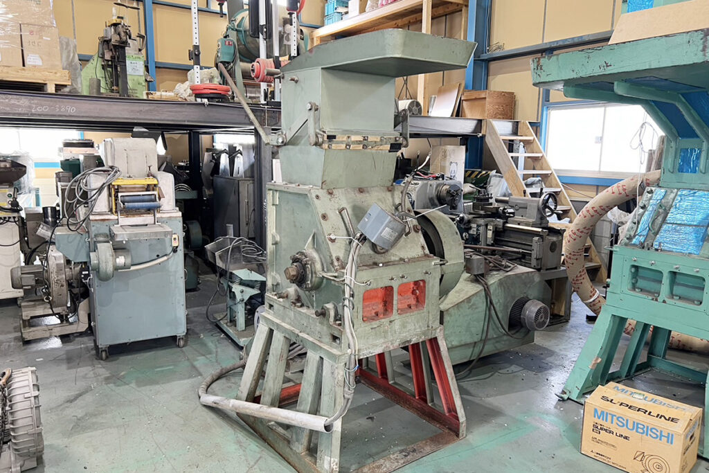 太田工業所社製　中古プラスチック粉砕機　【KM-B20】　【20馬力15kW】