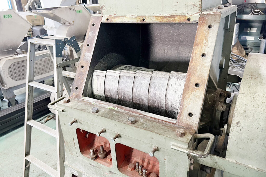 太田工業所社製　中古プラスチック粉砕機　【KM-B20】　【20馬力15kW】　刃部画像2