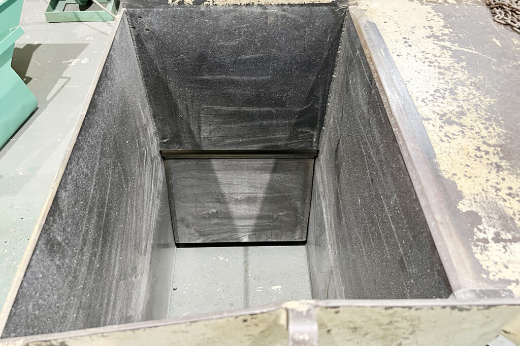 ダイコー精機社製　中古プラスチック粉砕機　【DAS-72】　【30馬力22kW】　内部画像