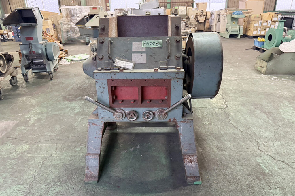 大登機械社製　中古プラスチック粉砕機　【DN-450】　【20馬力15kW】　正面画像