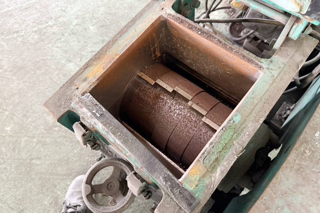 太田工業所社製　中古プラスチック粉砕機　【KM-K3】　【5馬力3.7kW】　刃部画像2