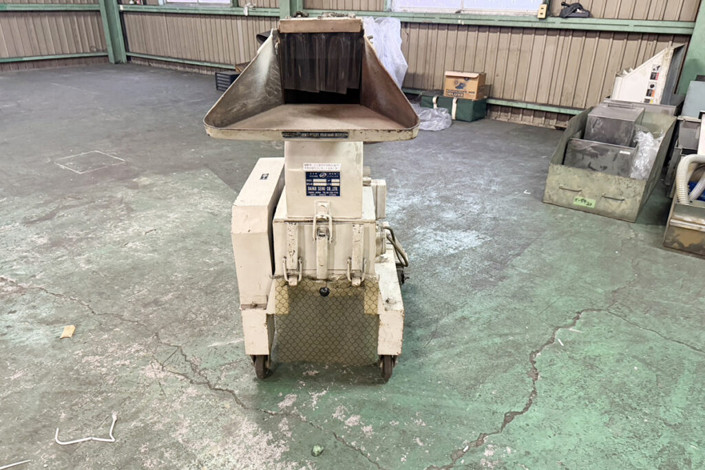 ダイコー精機社製　中古プラスチック粉砕機　【DAS-28】　【5馬力3.7kW】　正面画像