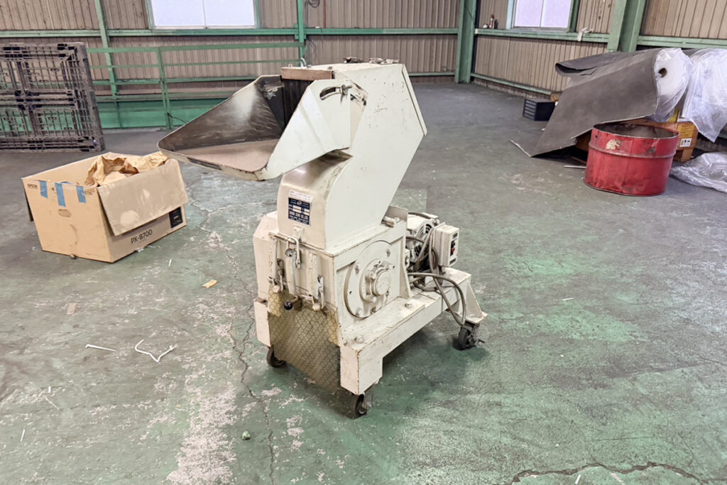 ダイコー精機社製　中古プラスチック粉砕機　【DAS-28】　【5馬力3.7kW】　側面画像