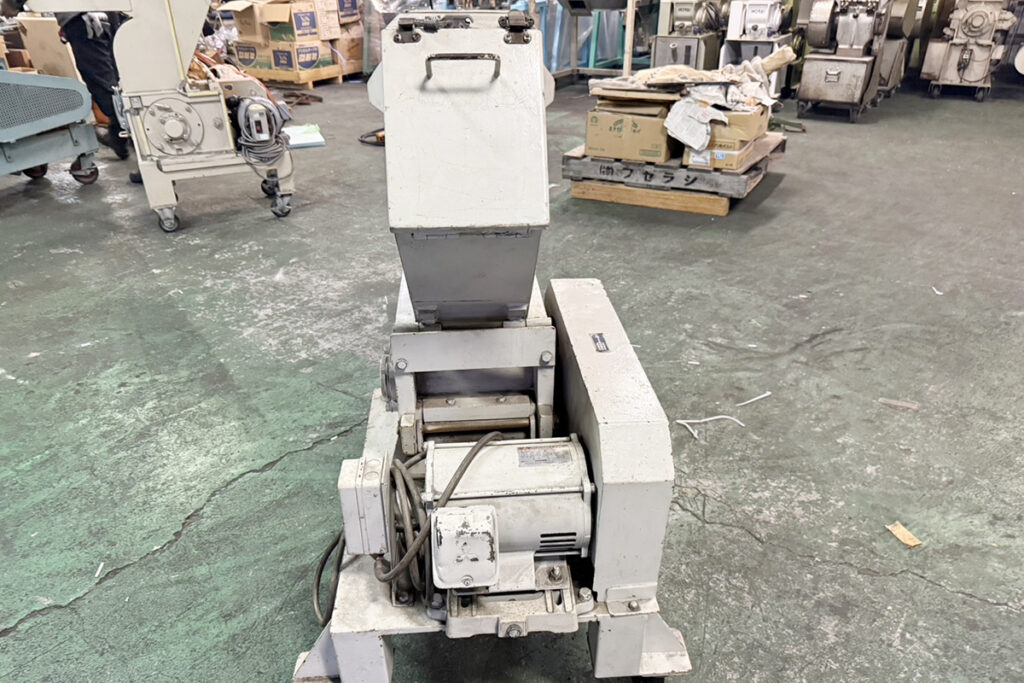 ダイコー精機社製　中古プラスチック粉砕機　【DAS-28】　【5馬力3.7kW】　背面画像