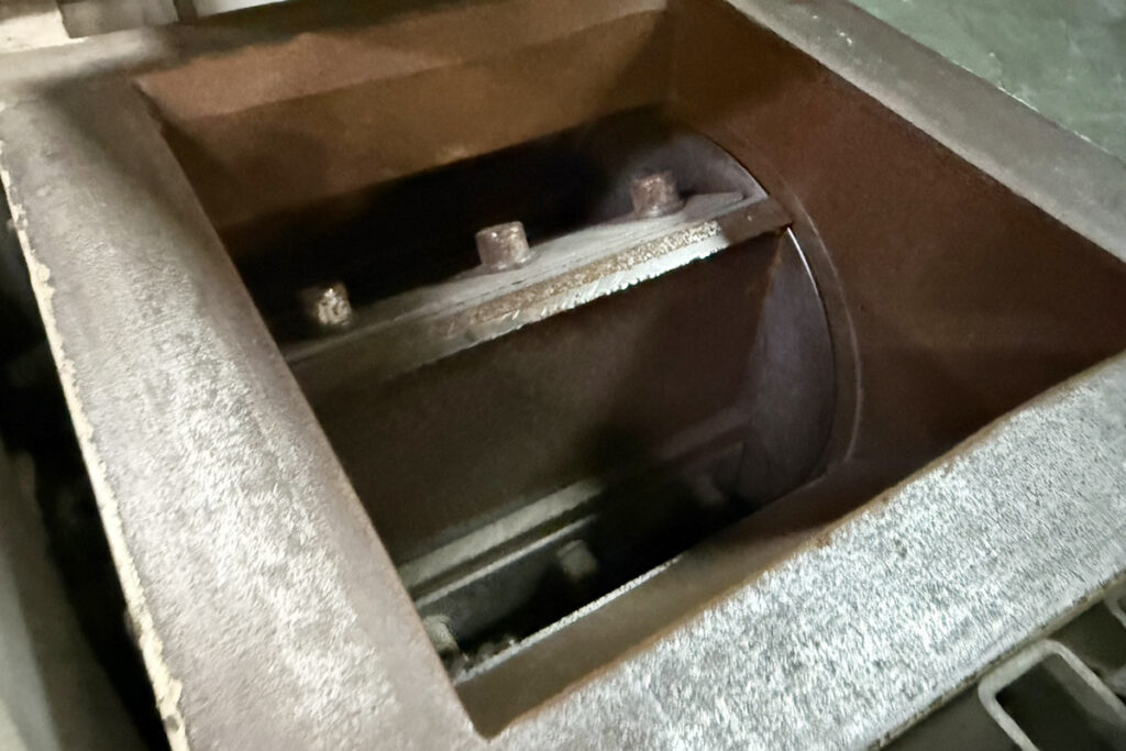 ダイコー精機社製　中古プラスチック粉砕機　【DAS-28】　【5馬力3.7kW】　刃部画像
