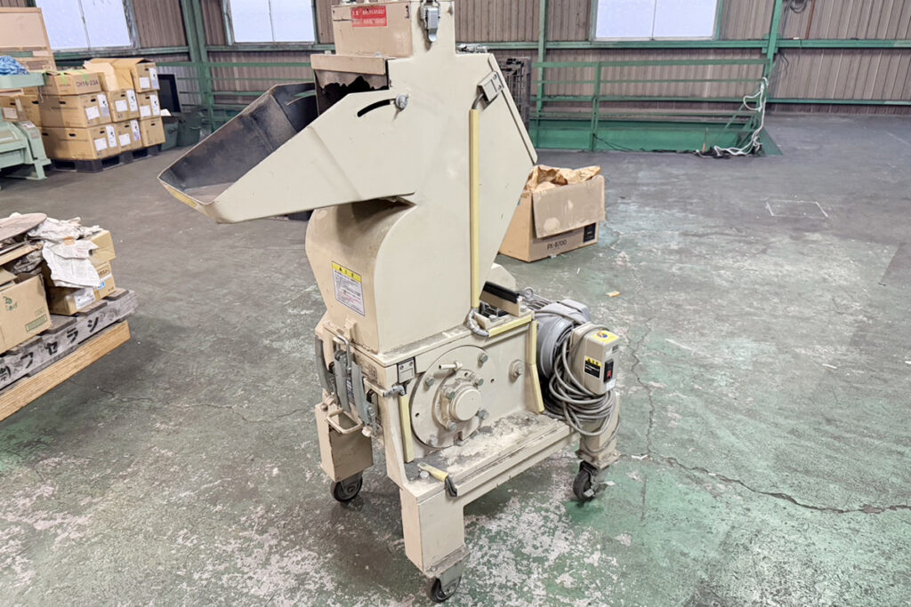 ダイコー精機社製　中古プラスチック粉砕機　【DAS-28】　【5馬力3.7kW】　側面画像