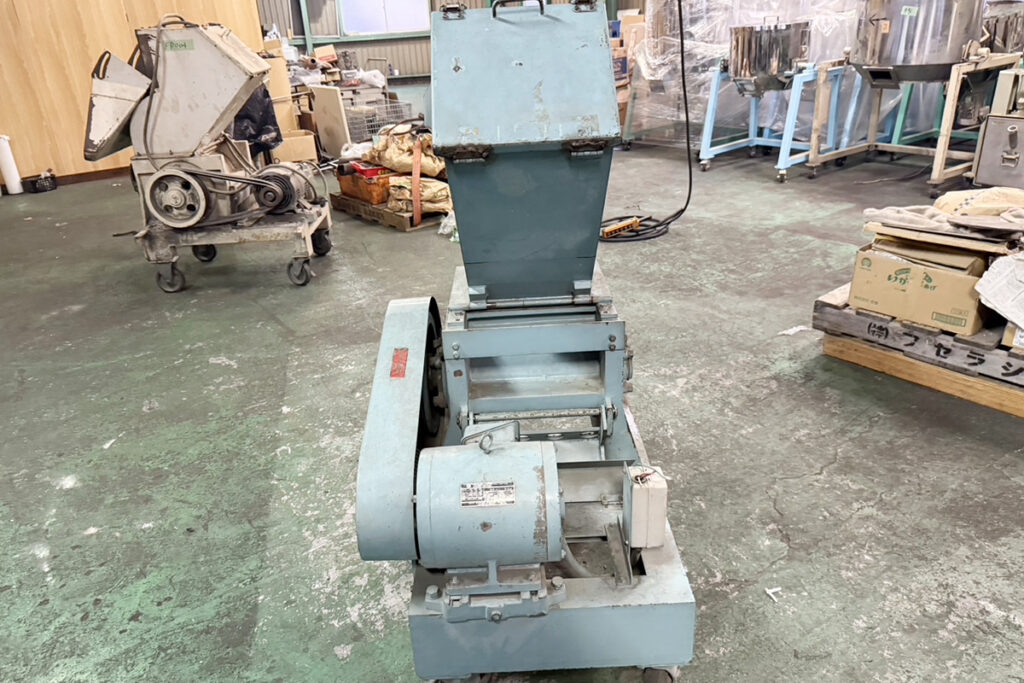 ダイコー精機社製　中古プラスチック粉砕機　【DAS-28】　【5馬力3.7kW】　背面画像