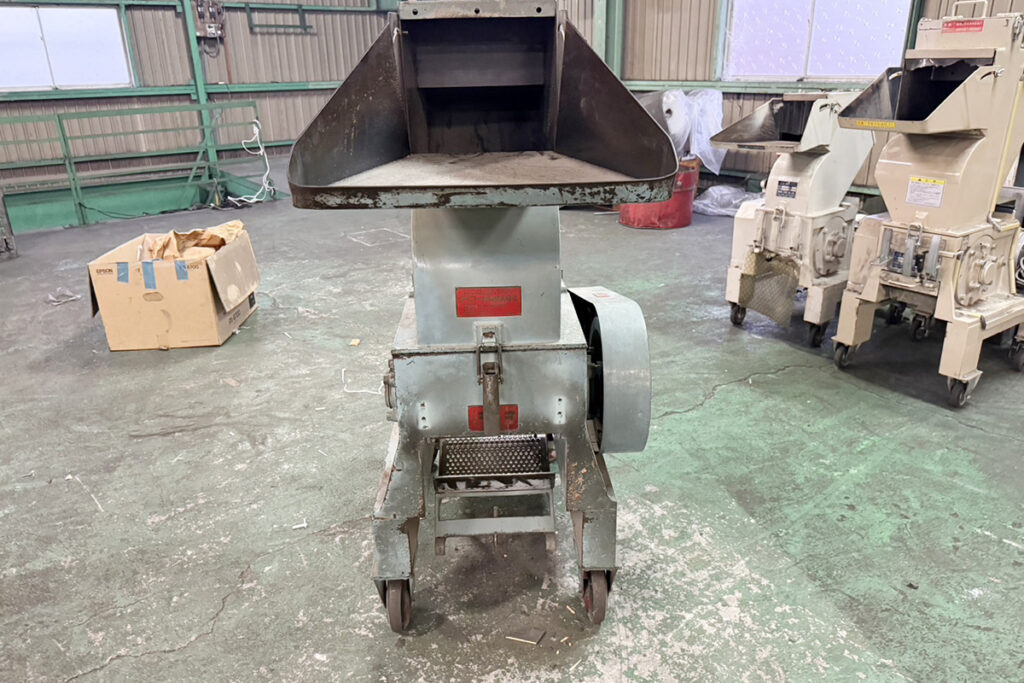 ダイコー精機社製　中古プラスチック粉砕機　【DAS-28】　【5馬力3.7kW】　正面画像