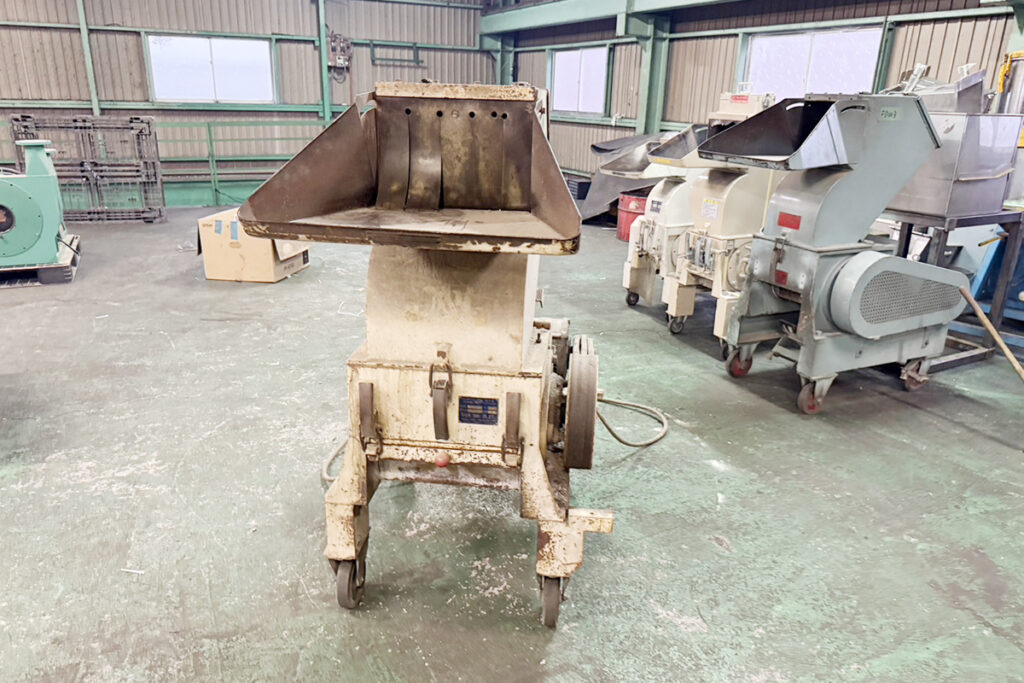 ダイコー精機社製　中古プラスチック粉砕機　【DAS-36】　【7.5馬力5.5kW】　正面画像