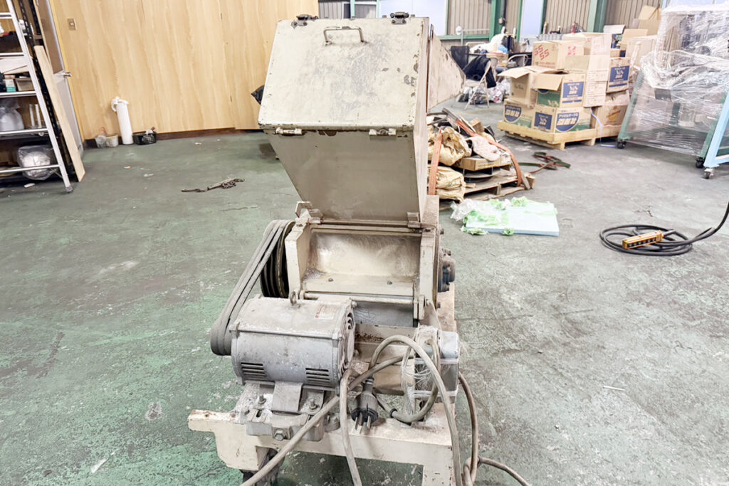 ダイコー精機社製　中古プラスチック粉砕機　【DAS-36】　【7.5馬力5.5kW】　背面画像
