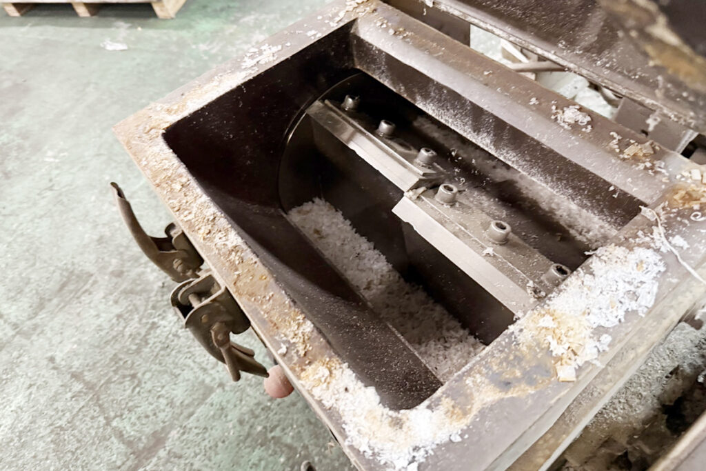 ダイコー精機社製　中古プラスチック粉砕機　【DAS-36】　【7.5馬力5.5kW】　刃部画像