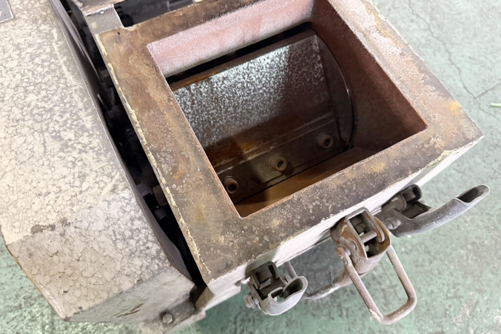 ダイコー精機社製　中古プラスチック粉砕機　【DAS-20】　【3馬力2.2kW】　刃部画像