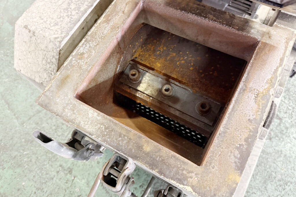 ダイコー精機社製　中古プラスチック粉砕機　【DAS-20】　【3馬力2.2kW】　刃部画像2