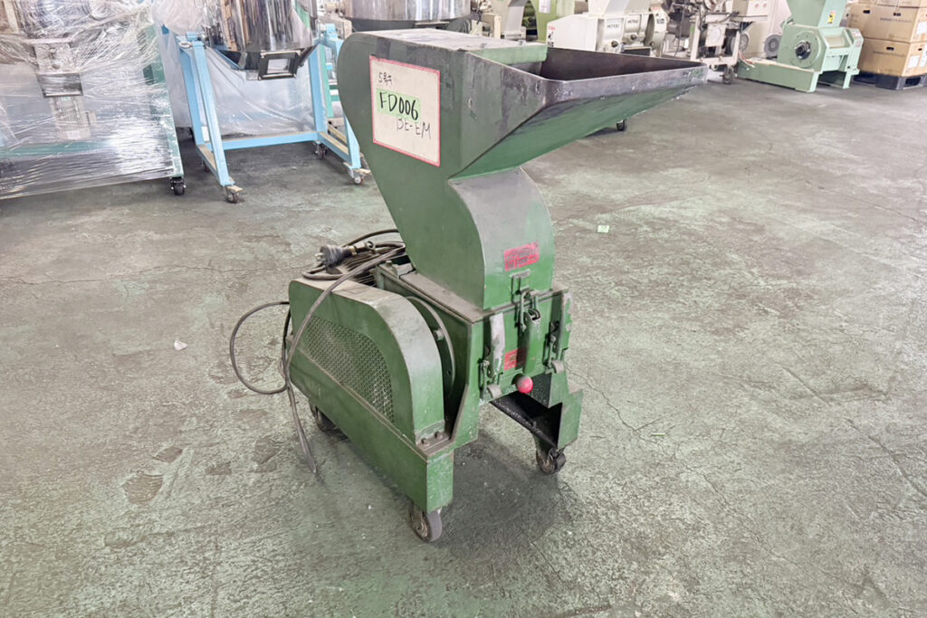 ダイコー精機社製　中古プラスチック粉砕機　【DAS-20】　【3馬力2.2kW】　側面画像