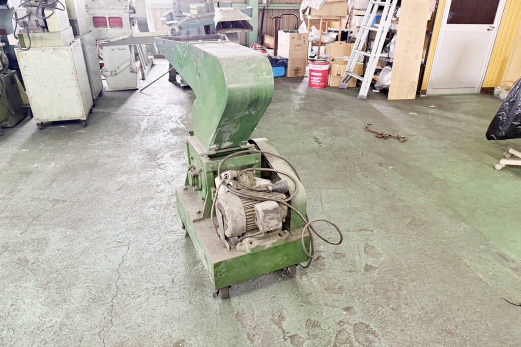 ダイコー精機社製　中古プラスチック粉砕機　【DAS-20】　【3馬力2.2kW】　背面画像