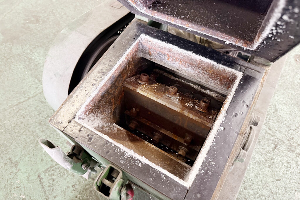 ダイコー精機社製　中古プラスチック粉砕機　【DAS-20】　【3馬力2.2kW】　刃部画像2