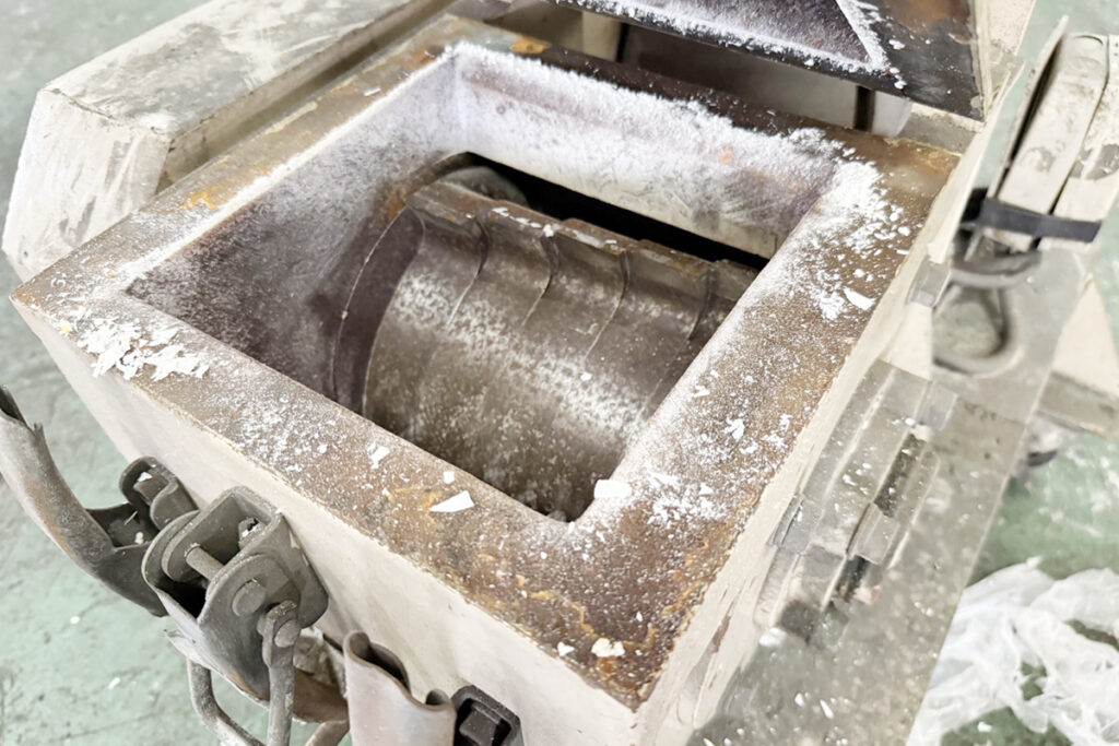 ダイコー精機社製　中古プラスチック粉砕機　【DAS-20】　【3馬力2.2kW】　刃部画像2
