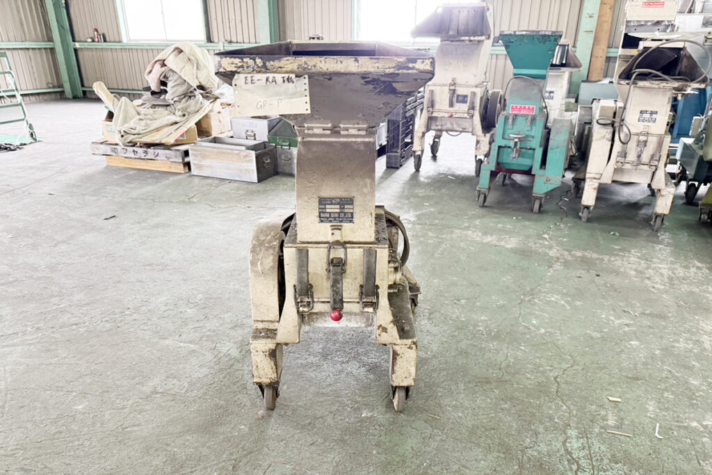 ダイコー精機社製　中古プラスチック粉砕機　【DAS-20】　【3馬力2.2kW】　正面画像