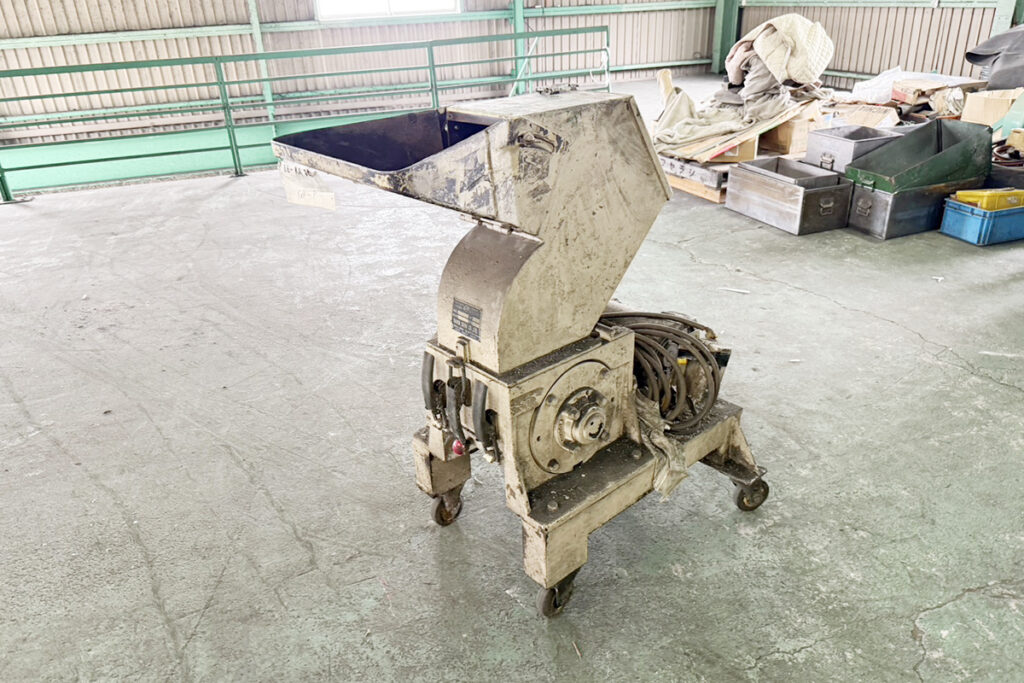 ダイコー精機社製　中古プラスチック粉砕機　【DAS-20】　【3馬力2.2kW】　側面画像