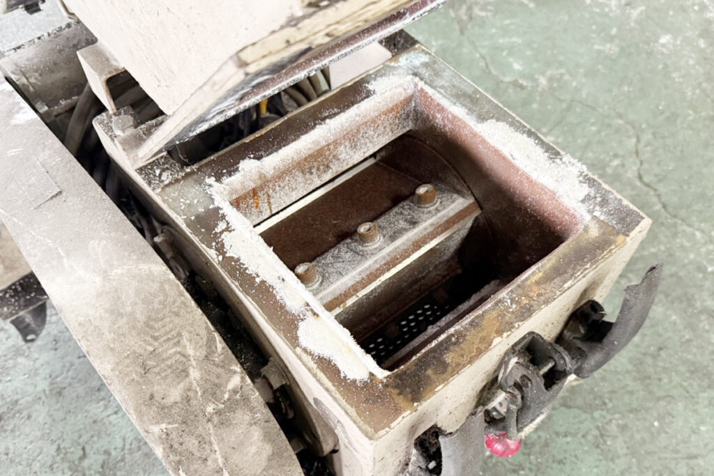 ダイコー精機社製　中古プラスチック粉砕機　【DAS-20】　【3馬力2.2kW】　刃部画像