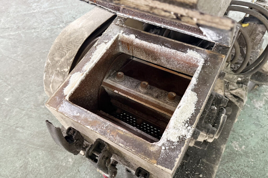 ダイコー精機社製　中古プラスチック粉砕機　【DAS-20】　【3馬力2.2kW】　刃部画像2
