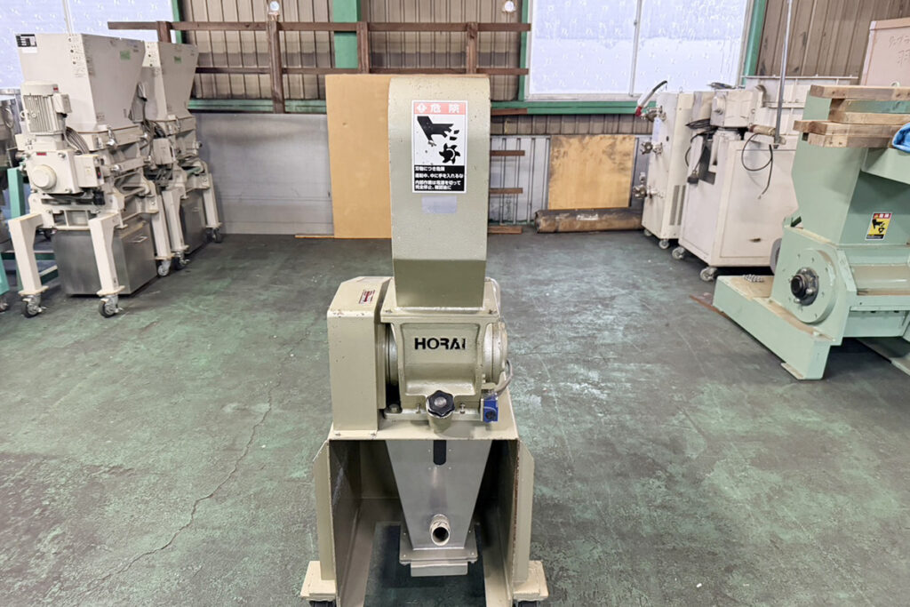 ホーライ社製　中古プラスチック粉砕機　【P-1314】　【1馬力0.75kW】　背面画像