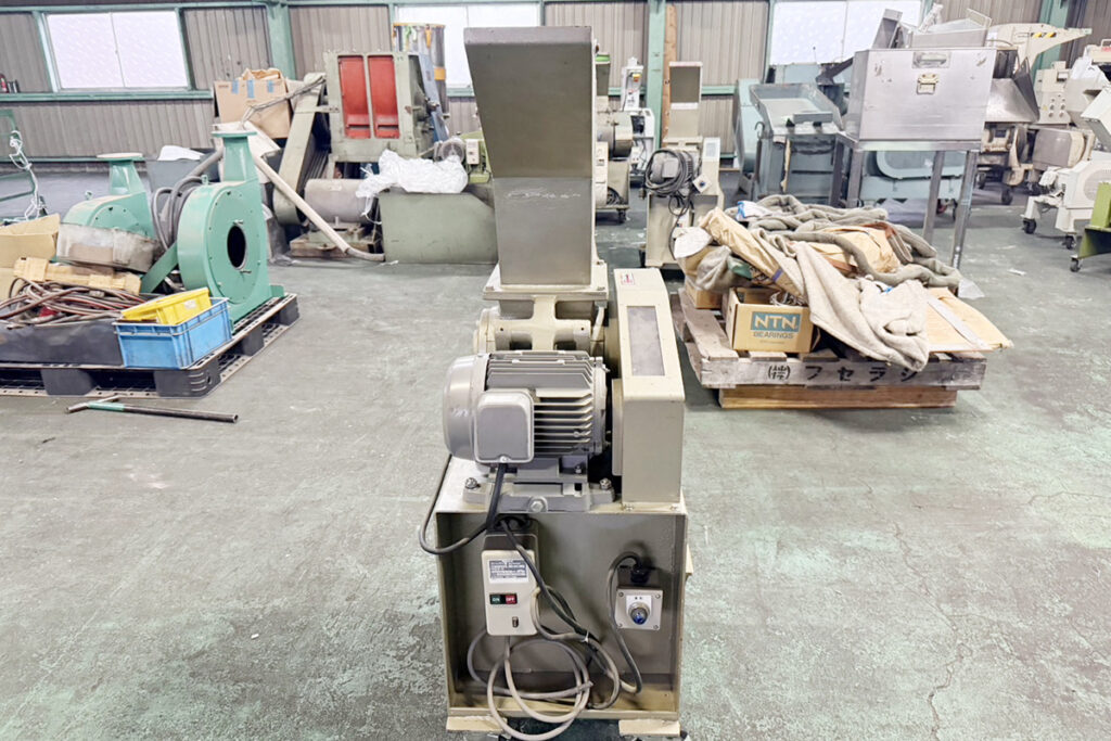 ホーライ社製　中古プラスチック粉砕機　【P-1314】　【1馬力0.75kW】　背面画像