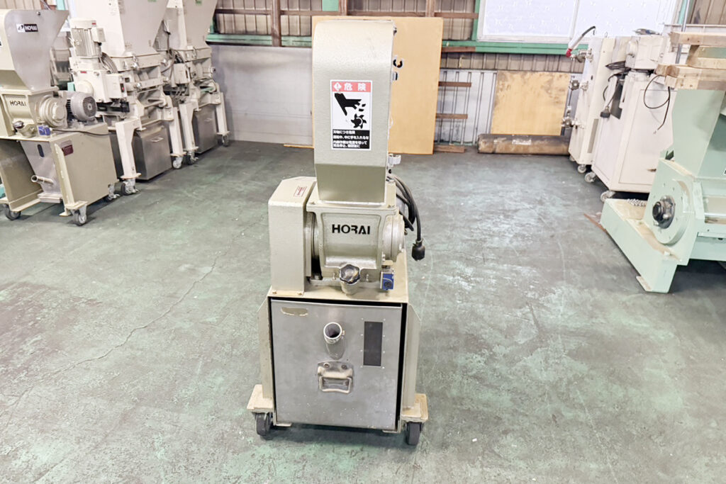 ホーライ社製　中古プラスチック粉砕機　【P-1314】　【1馬力0.75kW】　背面画像