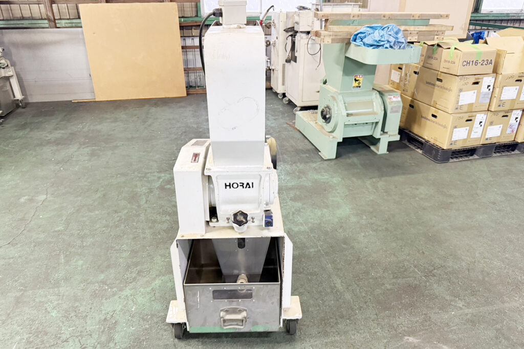 ホーライ社製　中古プラスチック粉砕機　【P-1314】　【1馬力0.75kW】　背面画像