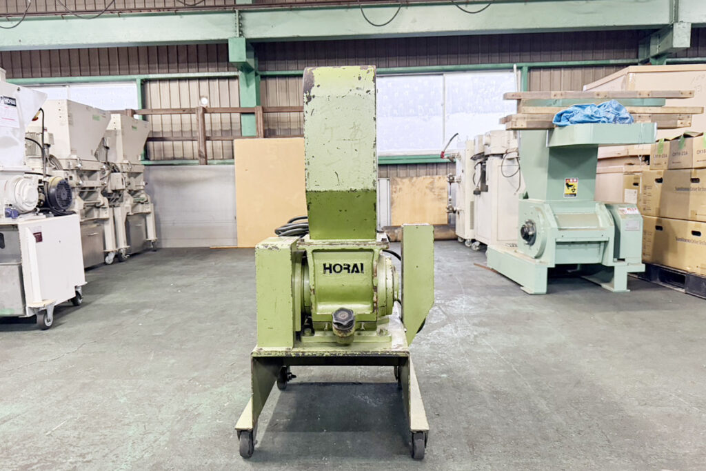 ホーライ社製　中古プラスチック粉砕機　【P-1314】　【1馬力0.75kW】　背面画像