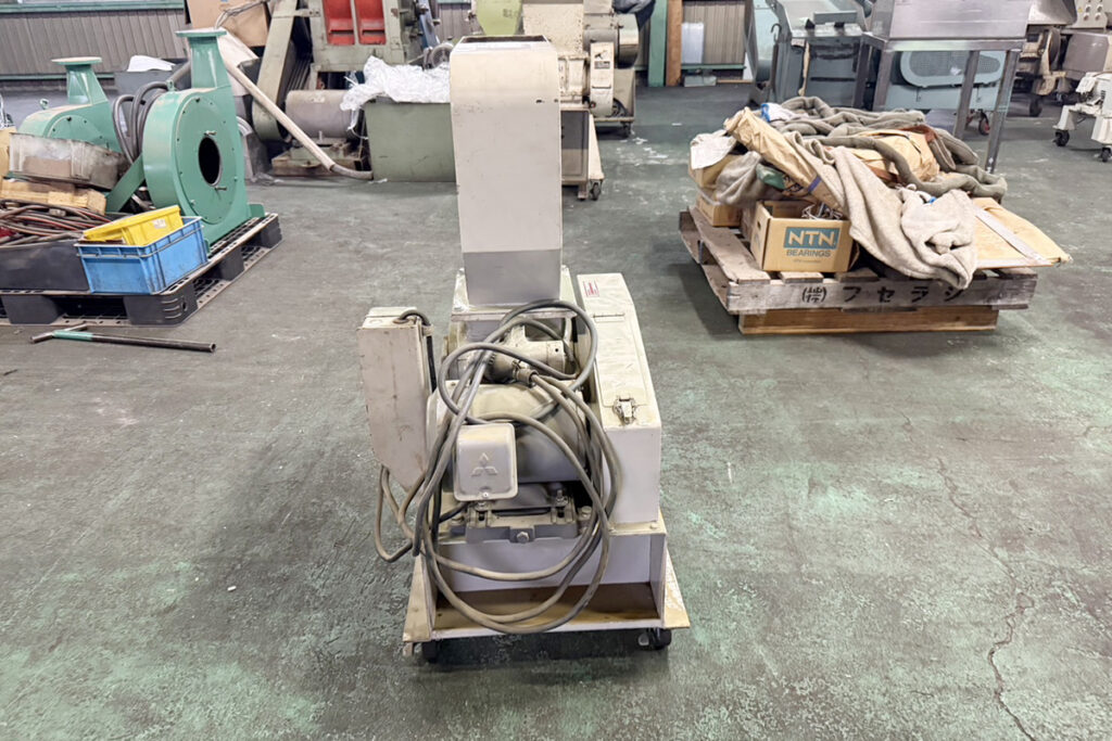 ホーライ社製　中古プラスチック粉砕機　【UP-140】　【3馬力2.2kW】　背面画像