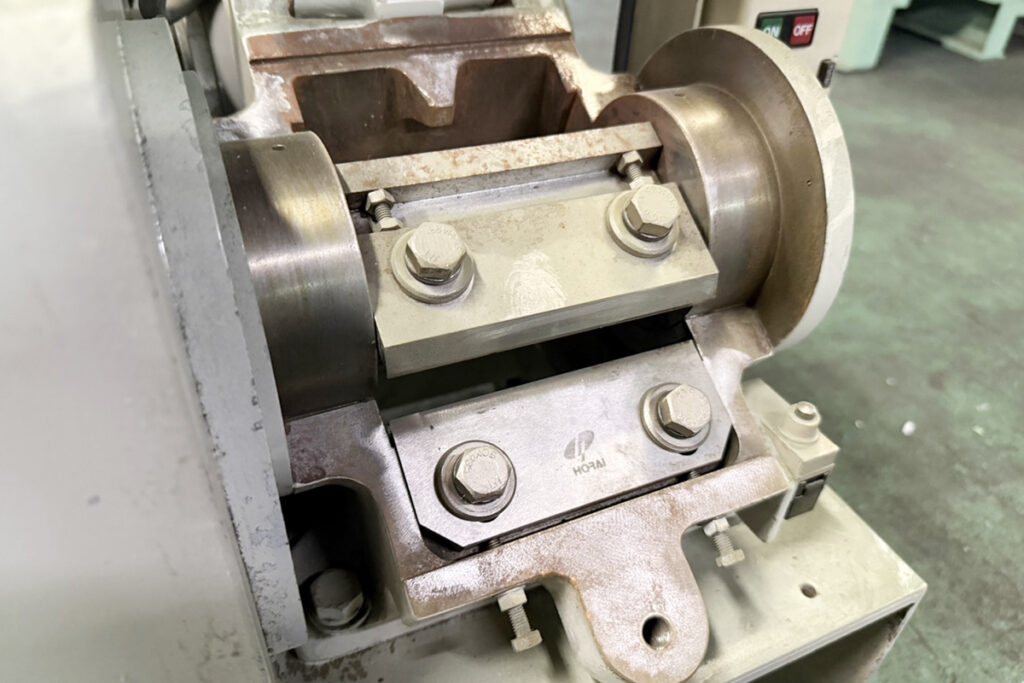 ホーライ社製　中古プラスチック粉砕機　【UP-140】　【3馬力2.2kW】　刃部画像