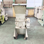 ホーライ社製　中古プラスチック粉砕機　【P-1328】　【2馬力1.5kW】　正面画像のサムネイル