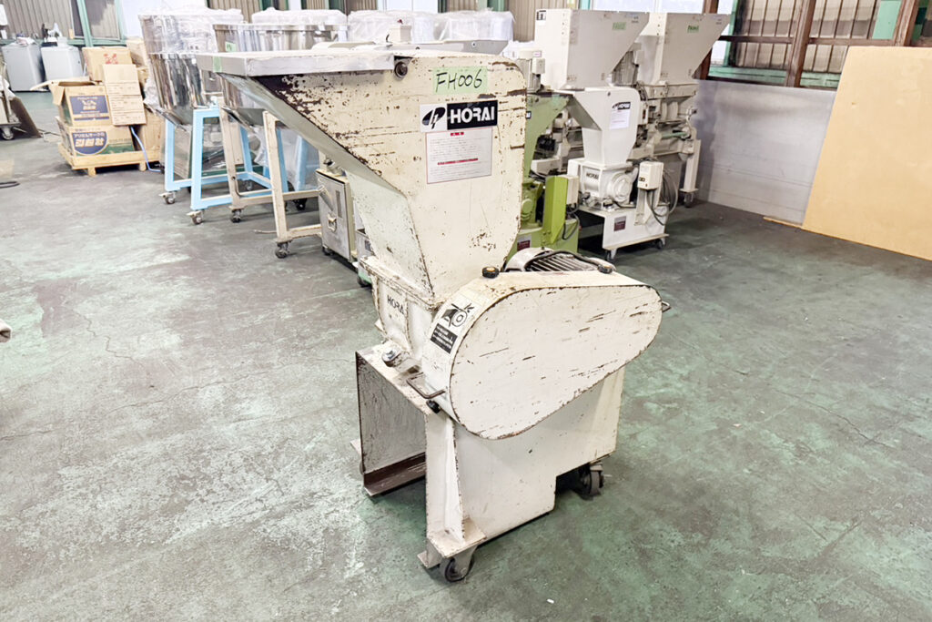 ホーライ社製　中古プラスチック粉砕機　【P-1328】　【2馬力1.5kW】　側面画像