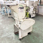ホーライ社製　中古プラスチック粉砕機　【P-1328】　【2馬力1.5kW】　側面画像のサムネイル