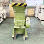 ホーライ社製　中古プラスチック粉砕機　【P-1328】　【2馬力1.5kW】　正面画像のサムネイル
