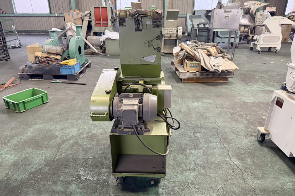 ホーライ社製　中古プラスチック粉砕機　【P-1328】　【2馬力1.5kW】　背面画像
