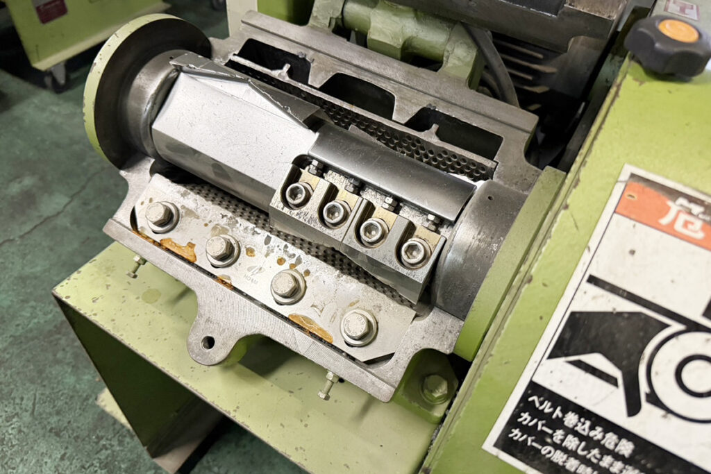 ホーライ社製　中古プラスチック粉砕機　【P-1328】　【2馬力1.5kW】　刃部画像2