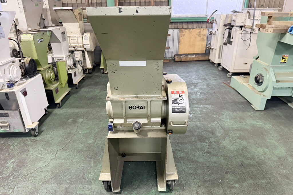 ホーライ社製　中古プラスチック粉砕機　【P-1328】　【2馬力1.5kW】　正面画像