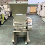 ホーライ社製　中古プラスチック粉砕機　【P-1328】　【2馬力1.5kW】　正面画像のサムネイル