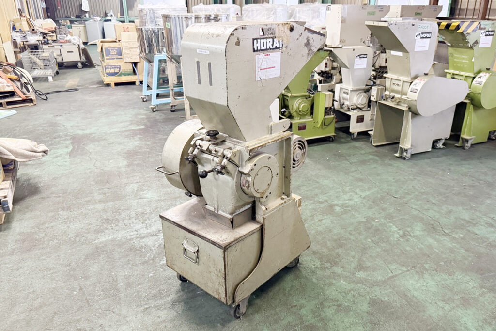 ホーライ社製　中古プラスチック粉砕機　【V-210（VC-210）】　【3馬力2.2kW】　側面画像