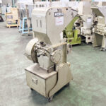 ホーライ社製　中古プラスチック粉砕機　【V-210（VC-210）】　【3馬力2.2kW】　側面画像のサムネイル