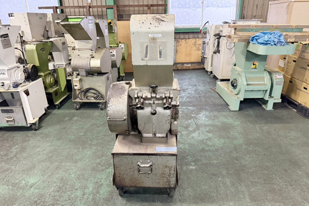 ホーライ社製　中古プラスチック粉砕機　【V-210（VC-210）】　【3馬力2.2kW】　背面画像
