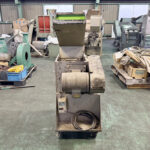 ホーライ社製　中古プラスチック粉砕機　【V-210（VC-210）】　【3馬力2.2kW】　正面画像のサムネイル