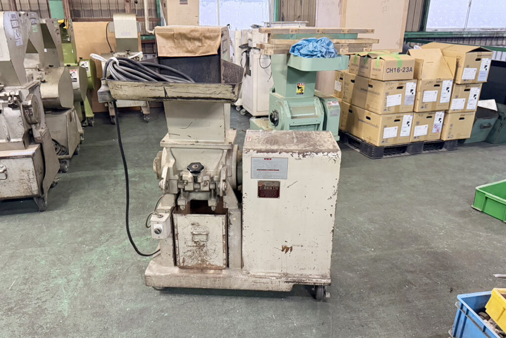 ホーライ社製　中古プラスチック粉砕機　【UC-210（U-210）】　【3馬力2.2kW】