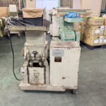 ホーライ社製　中古プラスチック粉砕機　【UC-210（U-210）】　【3馬力2.2kW】のサムネイル