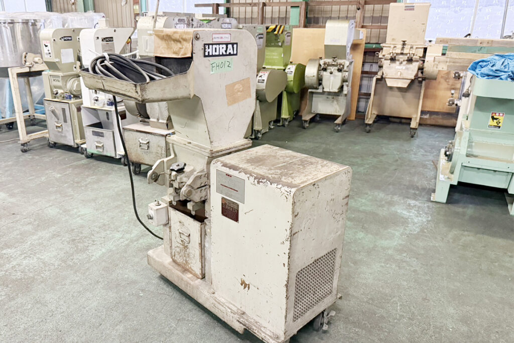 ホーライ社製　中古プラスチック粉砕機　【UC-210（U-210）】　【3馬力2.2kW】　側面画像2