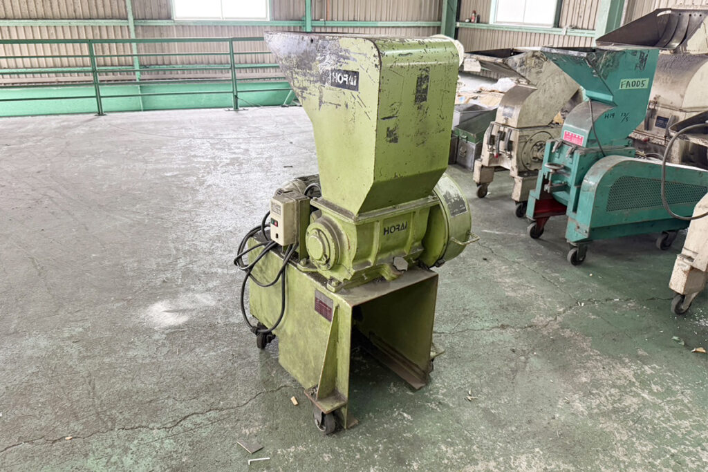 ホーライ社製　中古プラスチック粉砕機　【UC-210（U-210）】　【3馬力2.2kW】