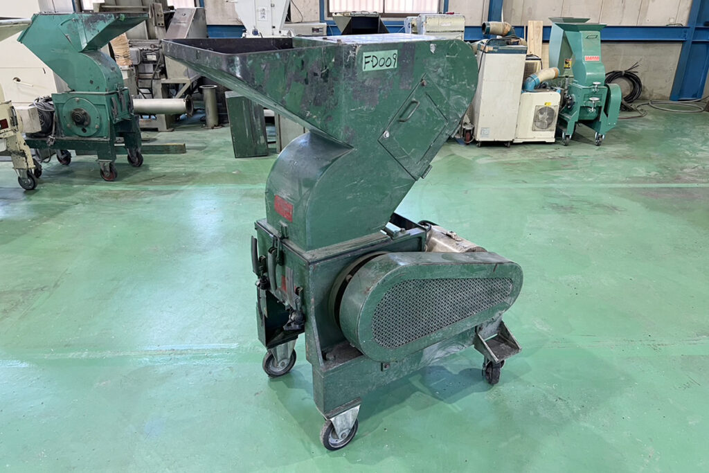 ダイコー精機社製　中古プラスチック粉砕機　【DAS-28】　【5馬力3.7kW】　側面画像