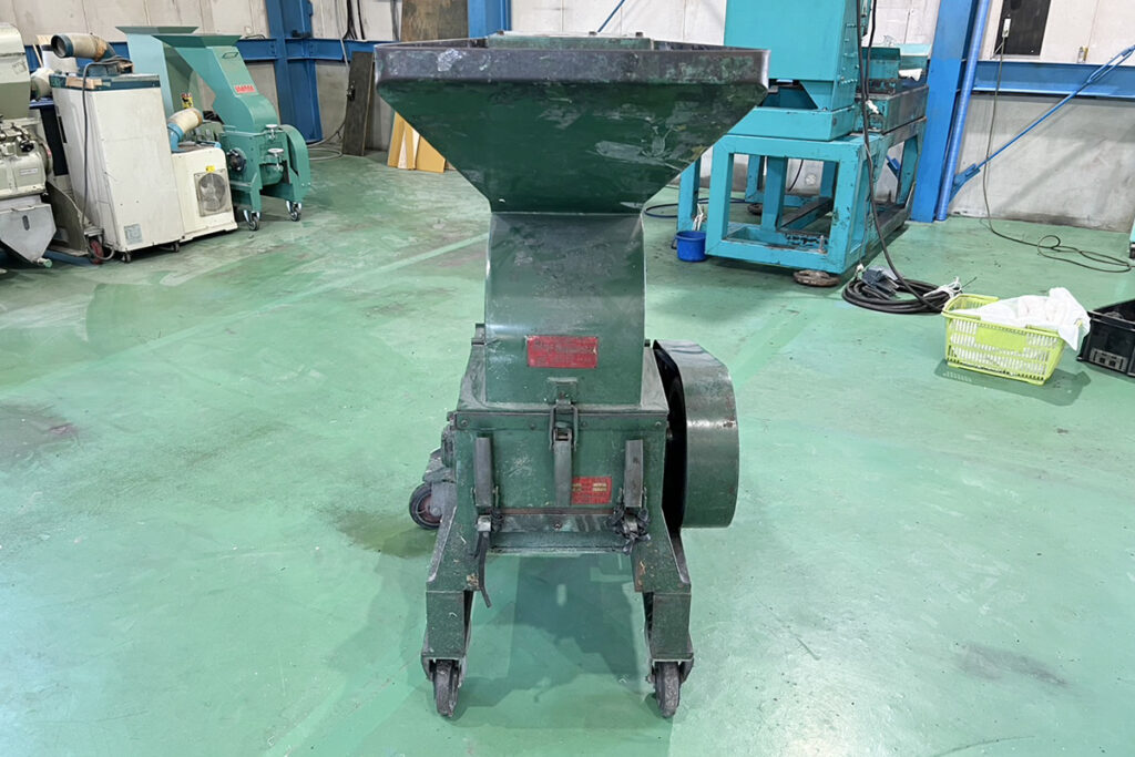 ダイコー精機社製　中古プラスチック粉砕機　【DAS-28】　【5馬力3.7kW】　正面画像
